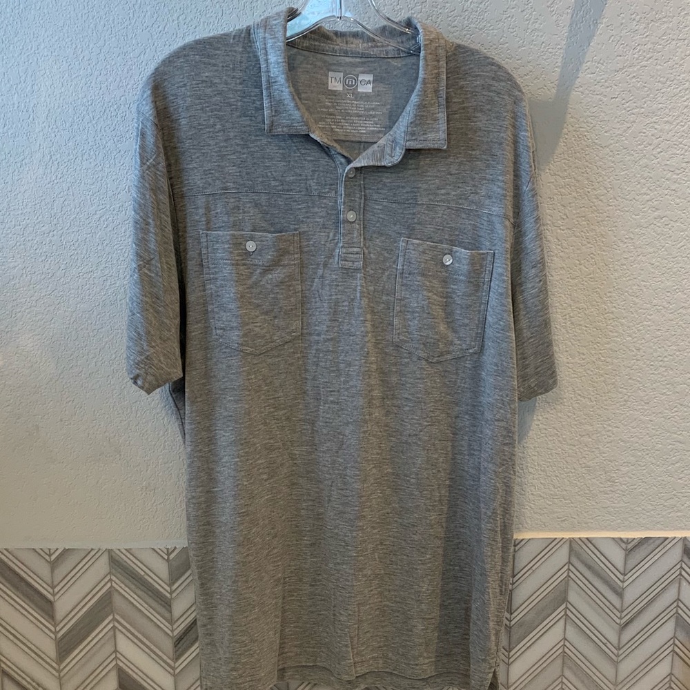 Travis Mathew short sleeve shirt